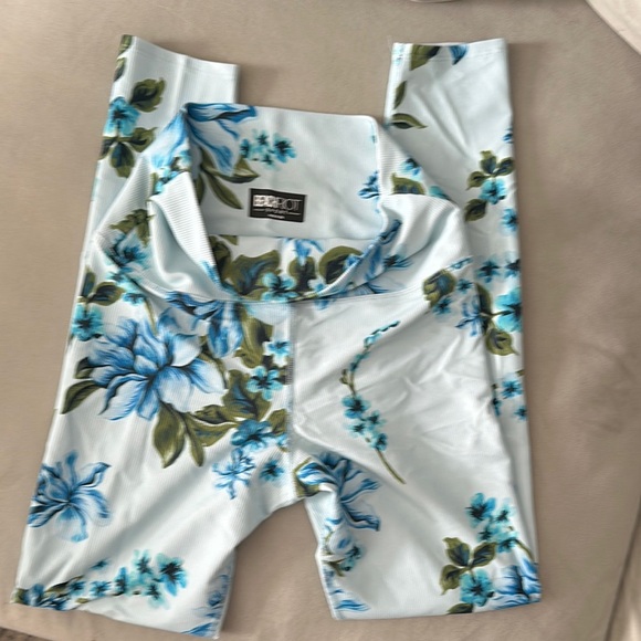 BeachRiot Blue Floral Leggings - Picture 1 of 1